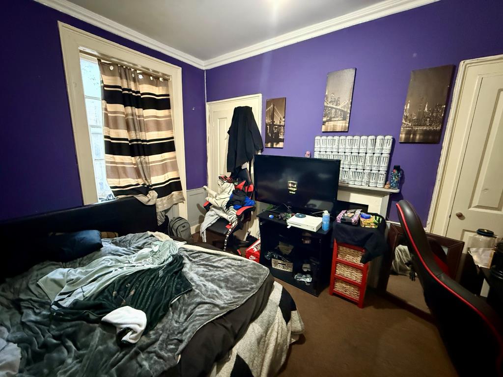 Lot: 152 - FREEHOLD RESIDENTIAL INVESTMENT - Maisonette - ground floor - bedroom two